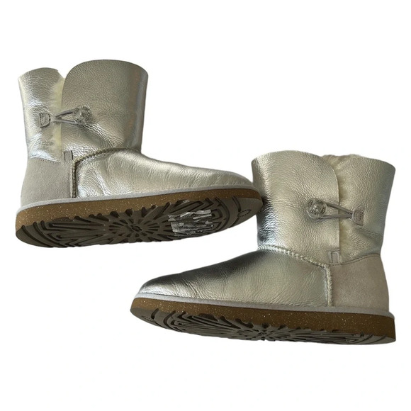 UGG Silver Glitter Metallic Bailey Boots Leather Shearling Fur Button Si… - Picture 6 of 10